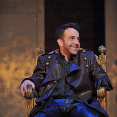 Jonjo O'neill sitting on throne As Richard III